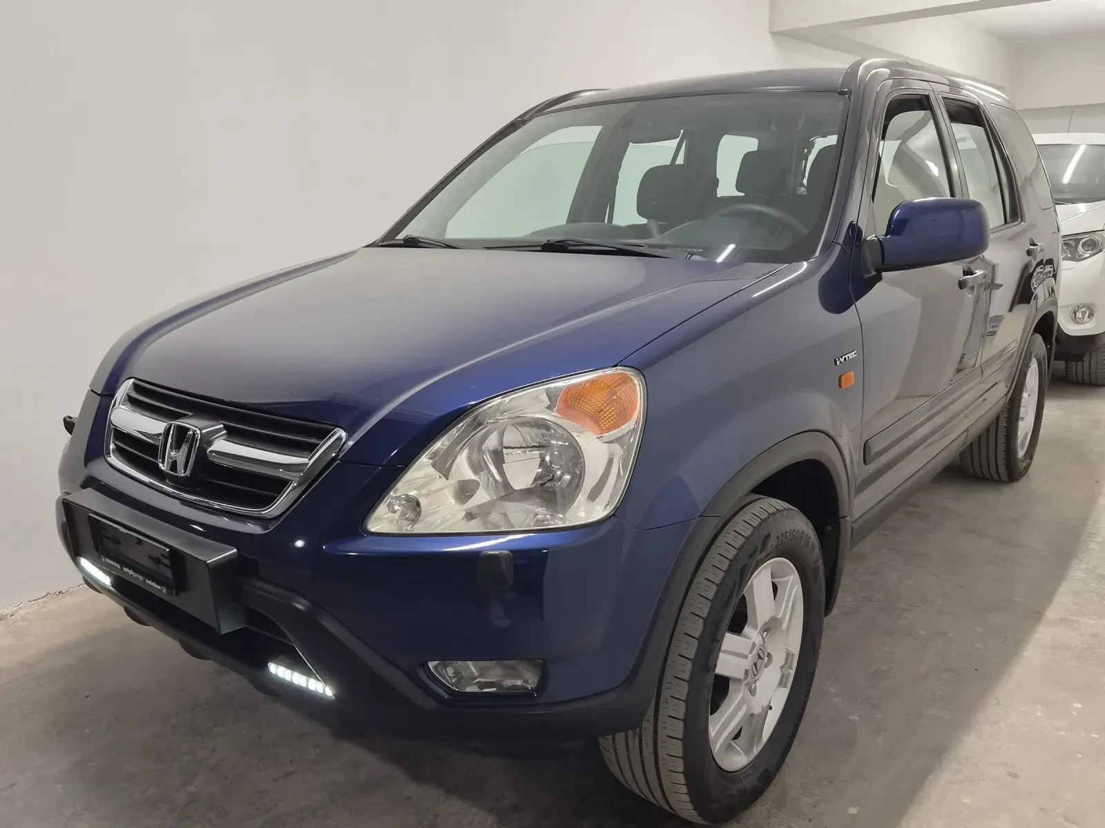 Honda Cr-v 2.0 i-Vtec автомат 8 гуми 8 джанти , снимка 2 - Автомобили и джипове - 54820252