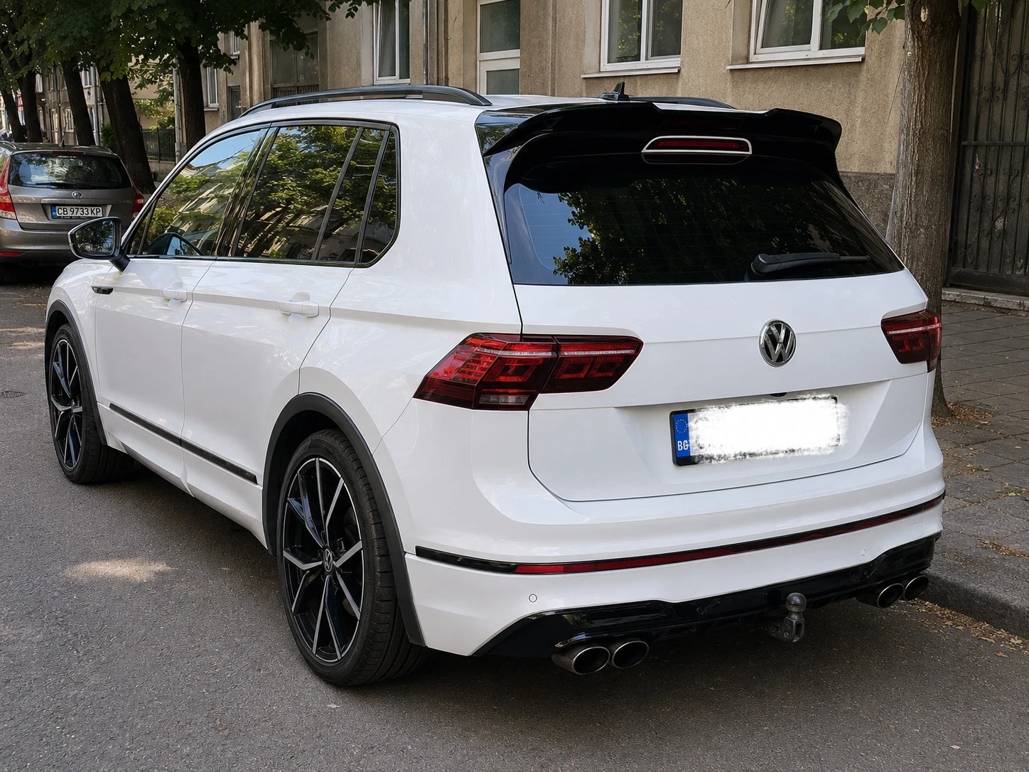 VW Tiguan R-LINE 2.0TSI 4MOTION, снимка 3 - Автомобили и джипове - 55111958