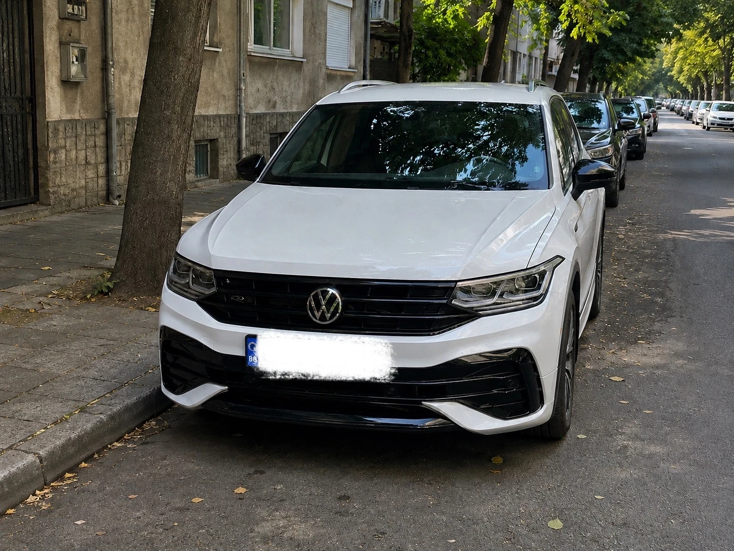 VW Tiguan R-LINE 2.0TSI 4MOTION, снимка 2 - Автомобили и джипове - 55111958