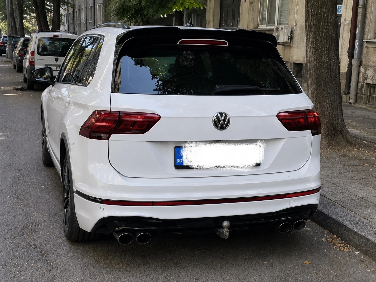 VW Tiguan R-LINE 2.0TSI 4MOTION, снимка 4 - Автомобили и джипове - 55111958