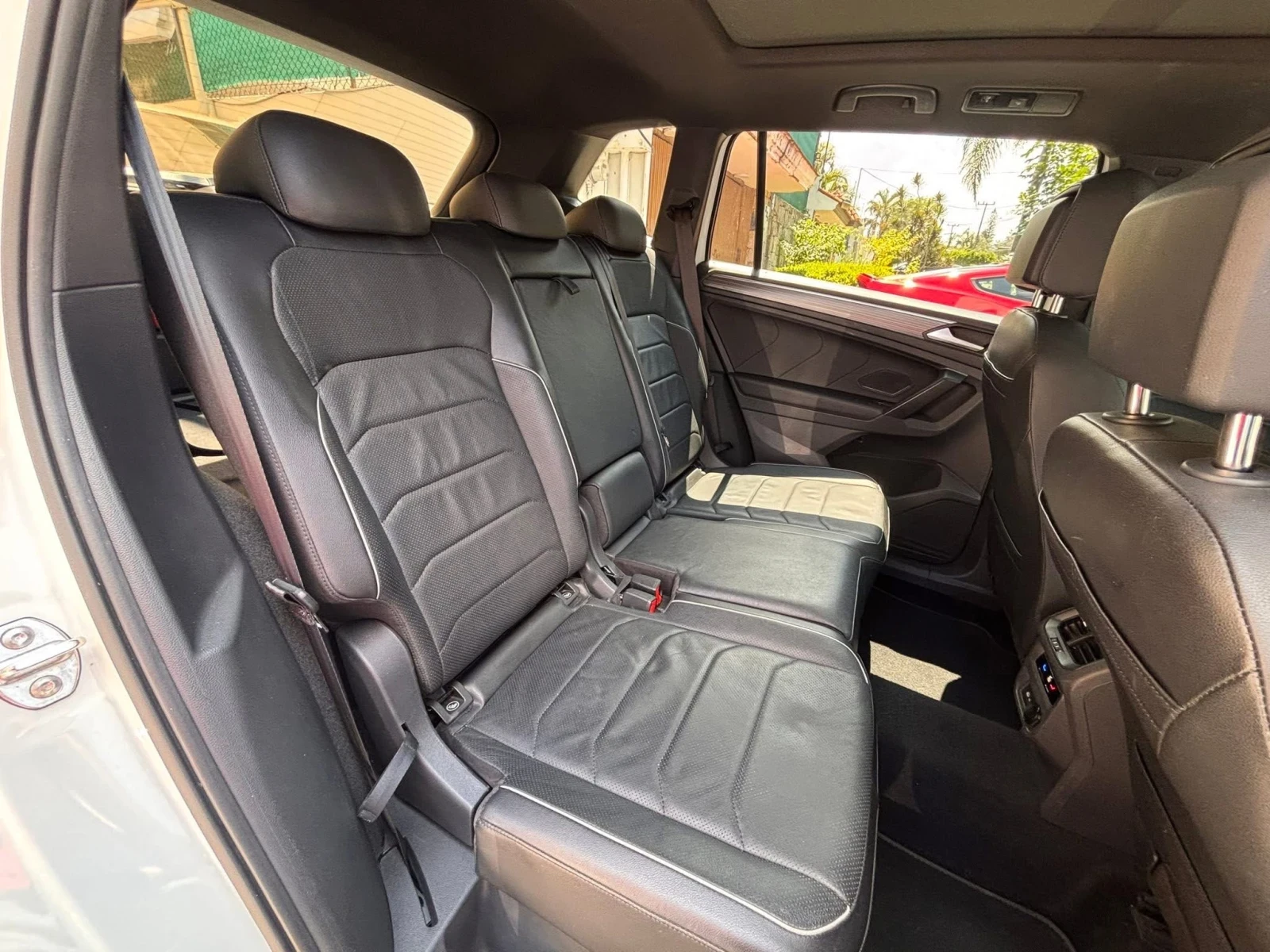 VW Tiguan R-LINE 2.0TSI 4MOTION, снимка 6 - Автомобили и джипове - 55111958