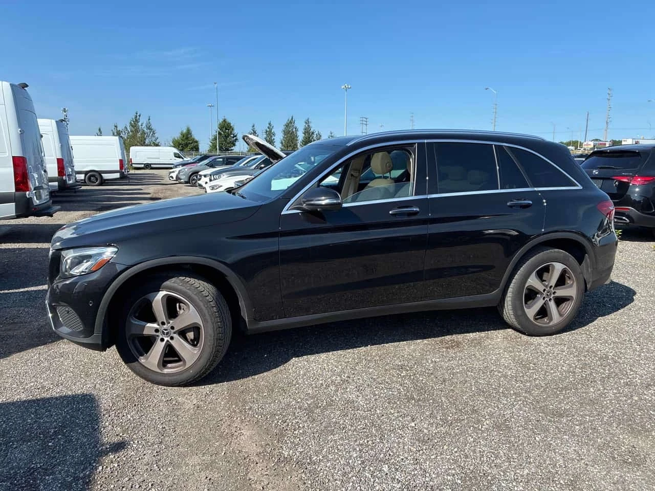 Mercedes-Benz GLC 300 * CARFAX * ОПЦИЯ ЗА ФИНАНСИРАНЕ, снимка 2 - Автомобили и джипове - 55754393