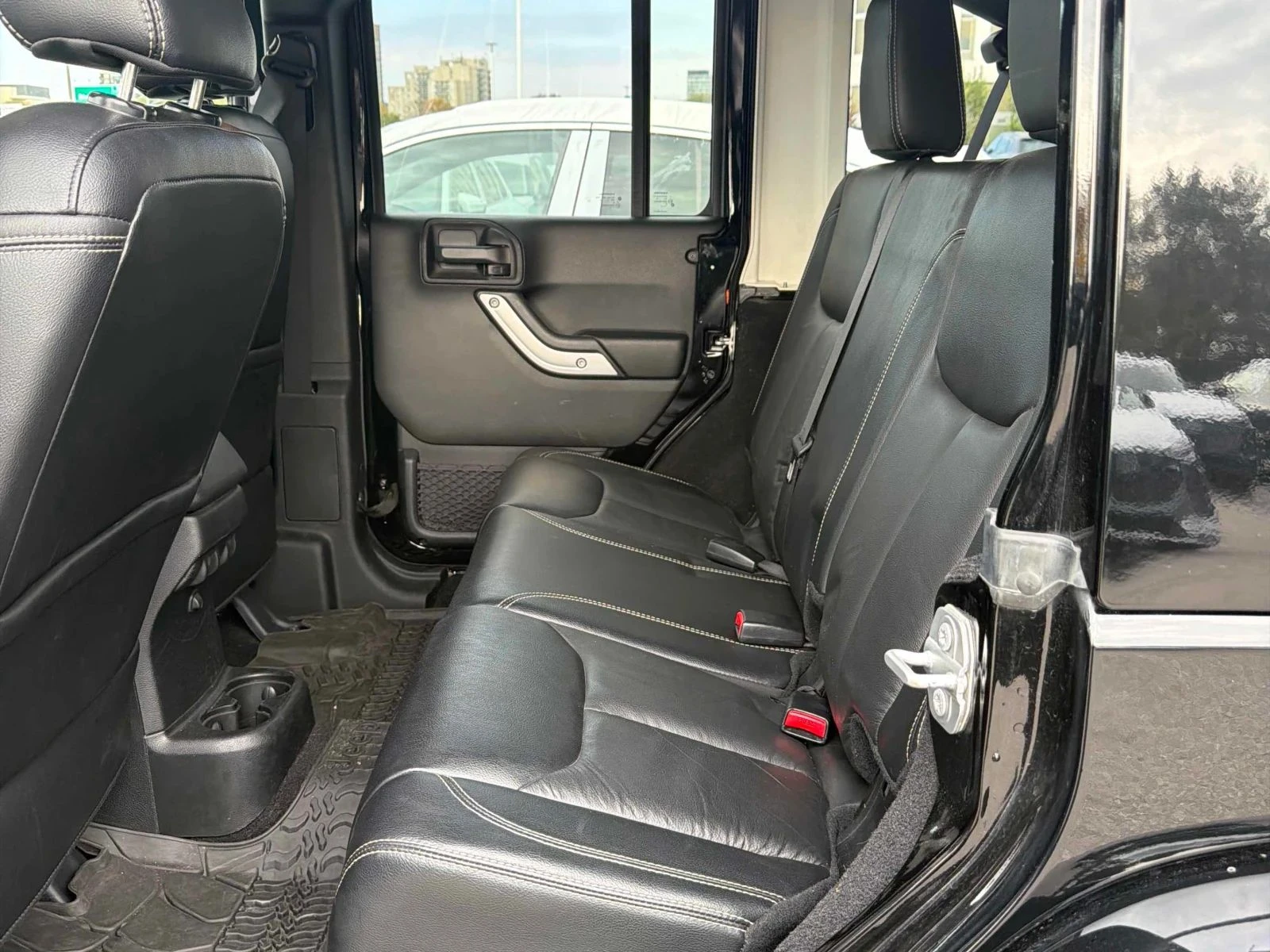 Jeep Wrangler, снимка 3 - Автомобили и джипове - 56714916