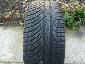 Гуми Зимни 245/45R18, снимка 1