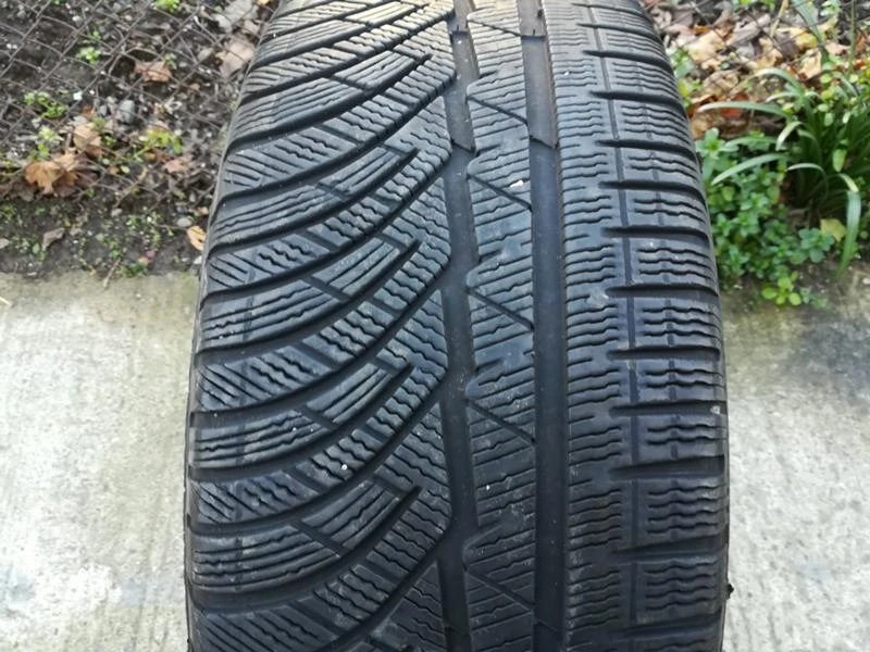 Гуми Зимни 245/45R18, снимка 2 - Гуми и джанти - 20333307