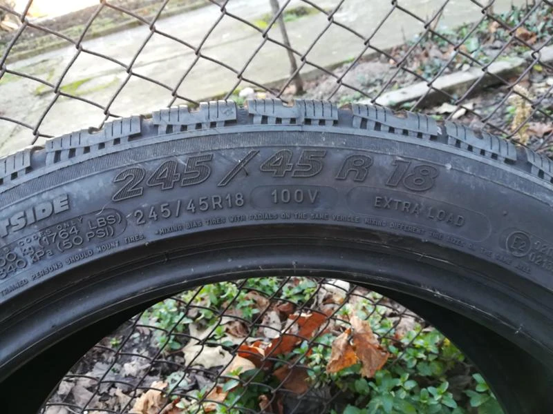 Гуми Зимни 245/45R18, снимка 5 - Гуми и джанти - 20333307