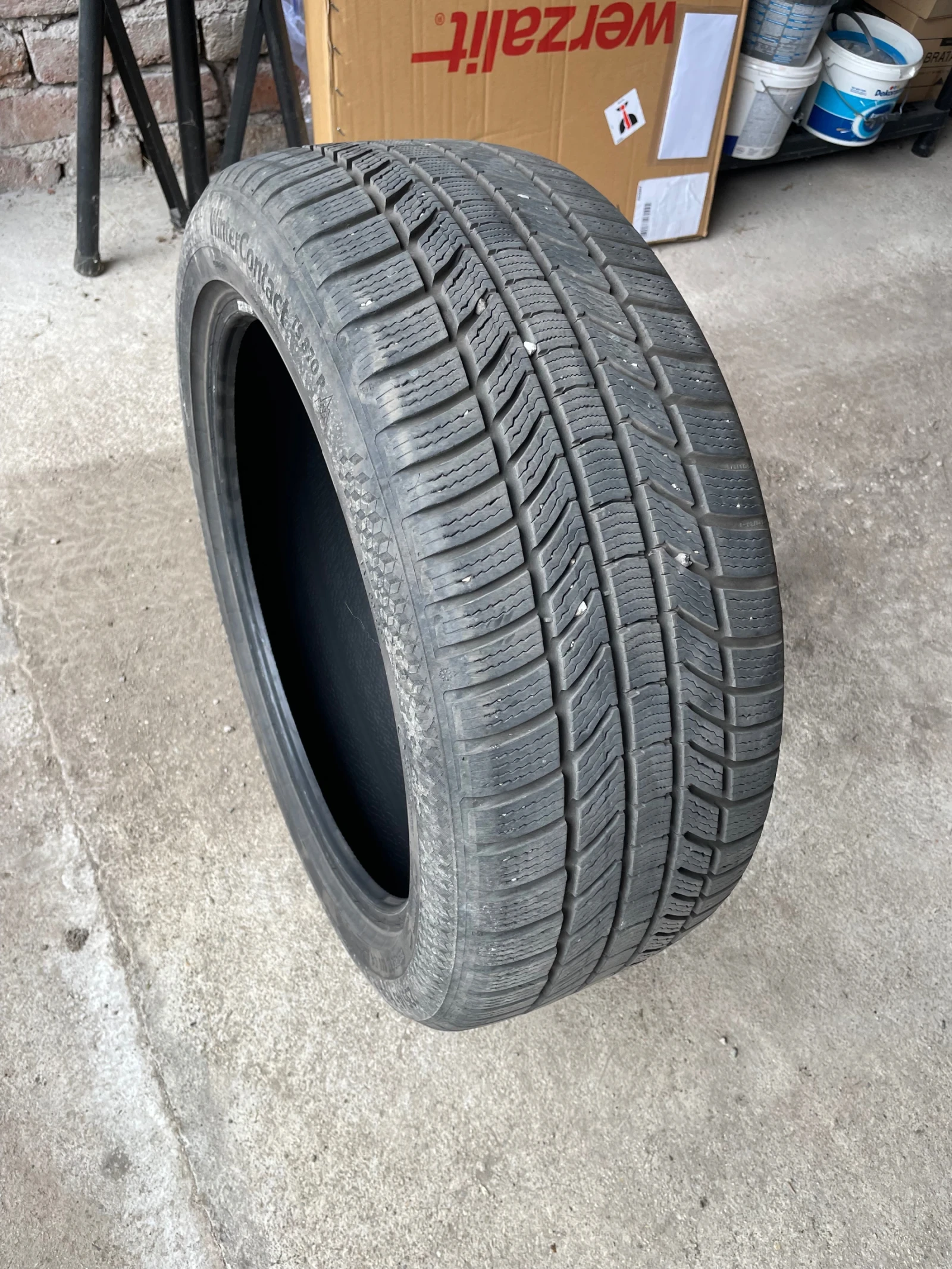 Гуми Зимни 235/45R18