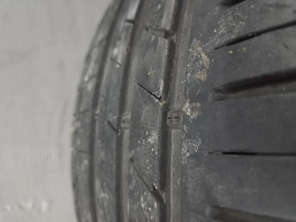 Гуми Летни 285/35R22, снимка 4 - Гуми и джанти - 54316268