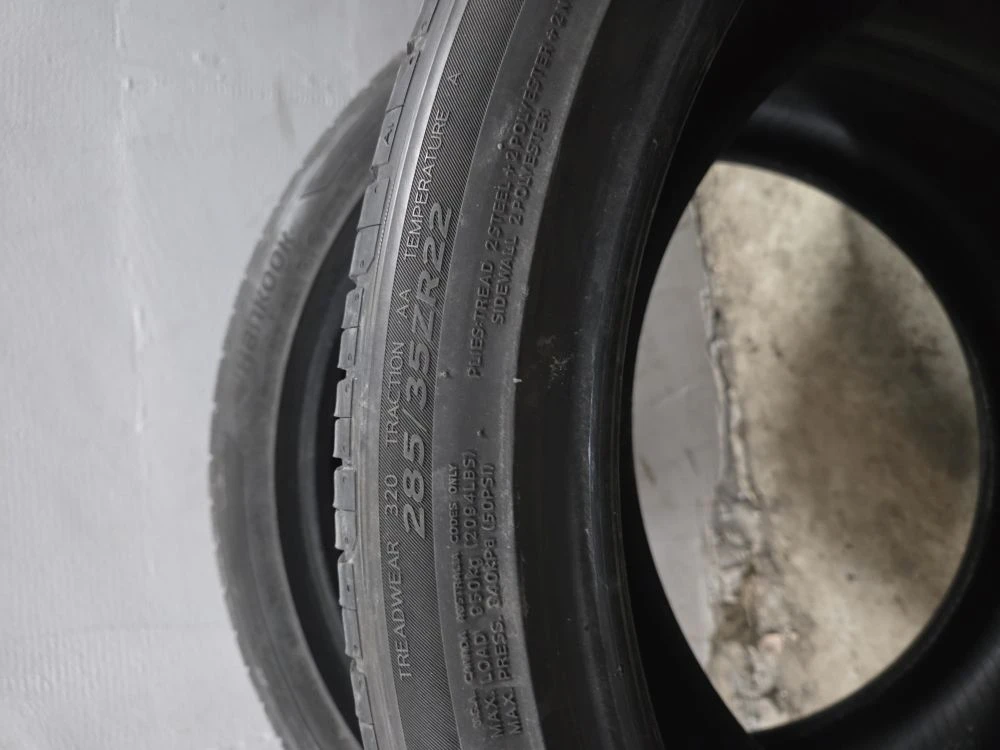 Гуми Летни 285/35R22, снимка 5 - Гуми и джанти - 54316268