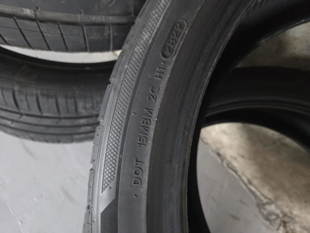 Гуми Летни 285/35R22, снимка 3 - Гуми и джанти - 54316268