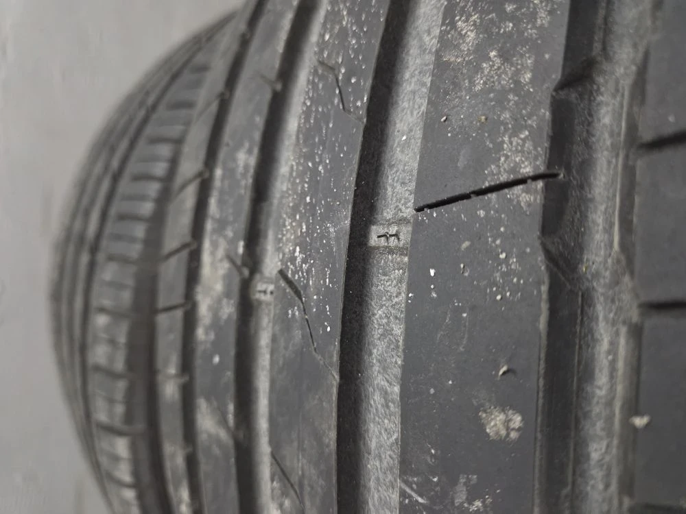 Гуми Летни 285/35R22, снимка 7 - Гуми и джанти - 54316268