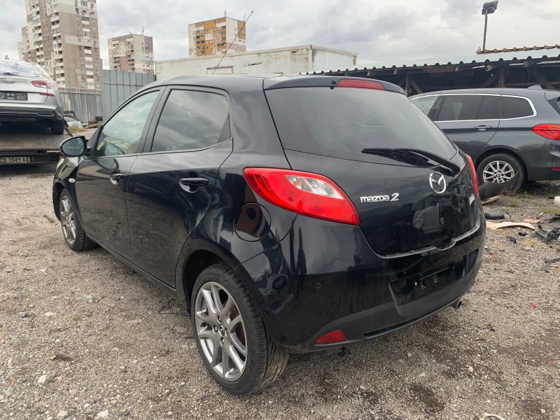 Mazda 2 1.3i, снимка 2 - Автомобили и джипове - 47702907