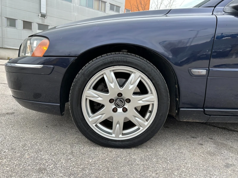 Volvo V70, снимка 8 - Автомобили и джипове - 48237435