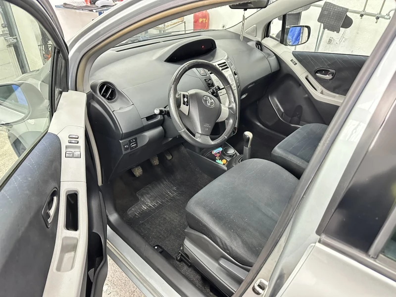 Toyota Yaris 1.3, снимка 2 - Автомобили и джипове - 48968532