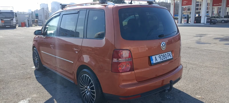 VW Touran, снимка 6 - Автомобили и джипове - 49247194