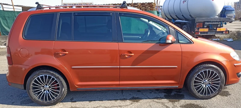 VW Touran, снимка 4 - Автомобили и джипове - 49247194