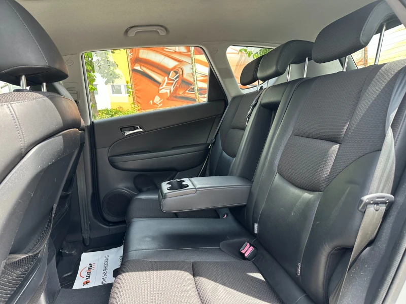 Hyundai I30 1.6d Автоматик, снимка 9 - Автомобили и джипове - 50203128