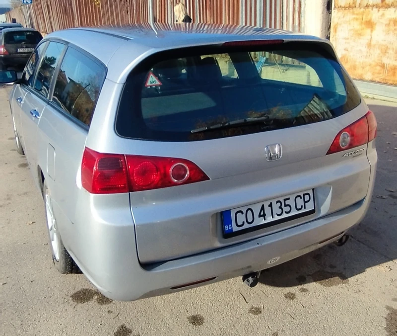 Honda Accord 2.0i Sport tourer Газ, снимка 6 - Автомобили и джипове - 52435677