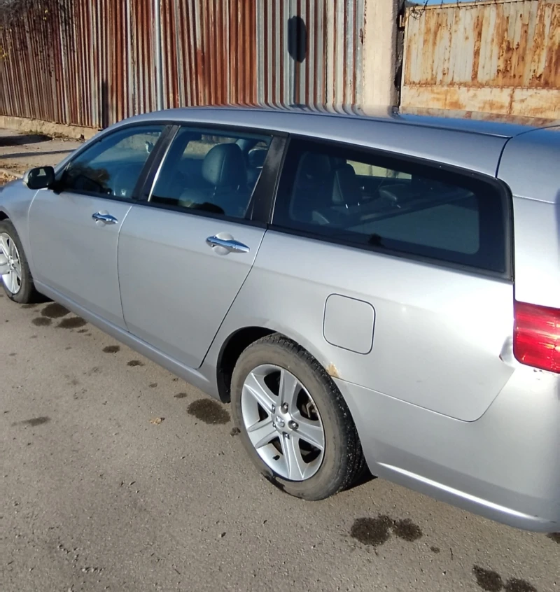 Honda Accord 2.0i Sport tourer Газ, снимка 5 - Автомобили и джипове - 52435677