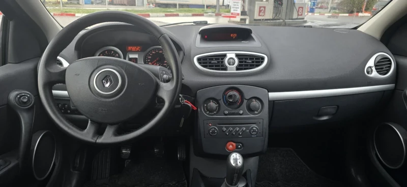 Renault Clio 1200 КУБ.-БЕНЗИН-ПЕРФЕКТНА, снимка 11 - Автомобили и джипове - 53019134