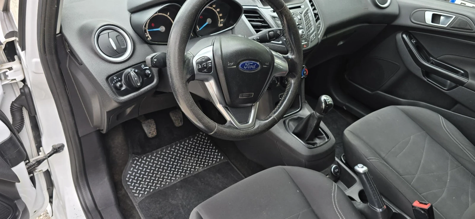 Ford Fiesta 1.5D - изображение 8