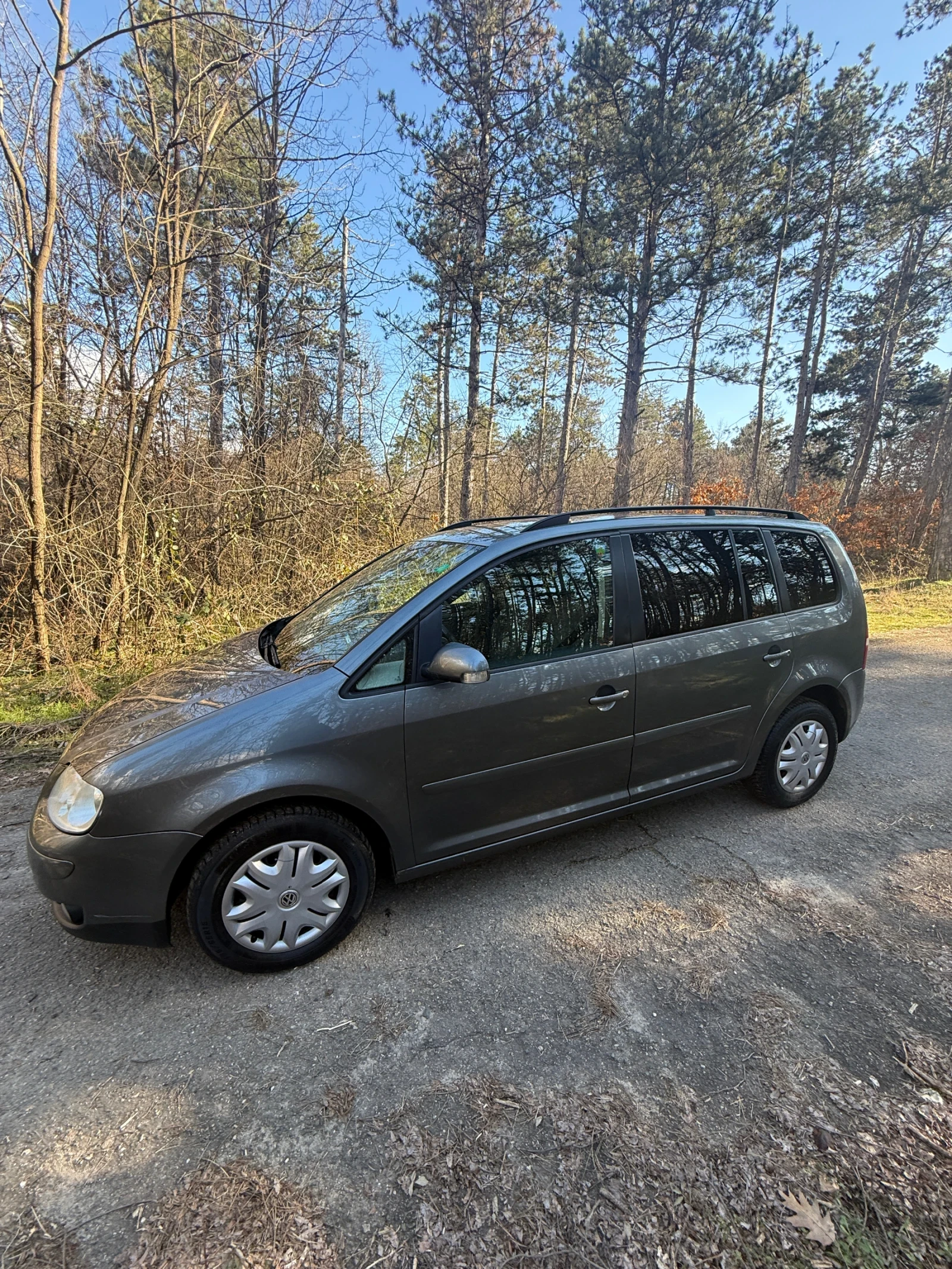 VW Touran 1.9 TDI, снимка 3 - Автомобили и джипове - 53721883
