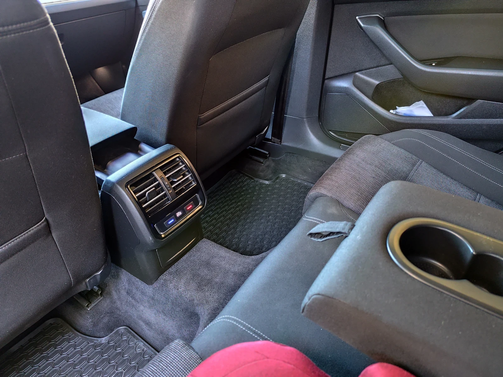 VW Passat B8 2.0 TDI 4motion, снимка 15 - Автомобили и джипове - 53788391