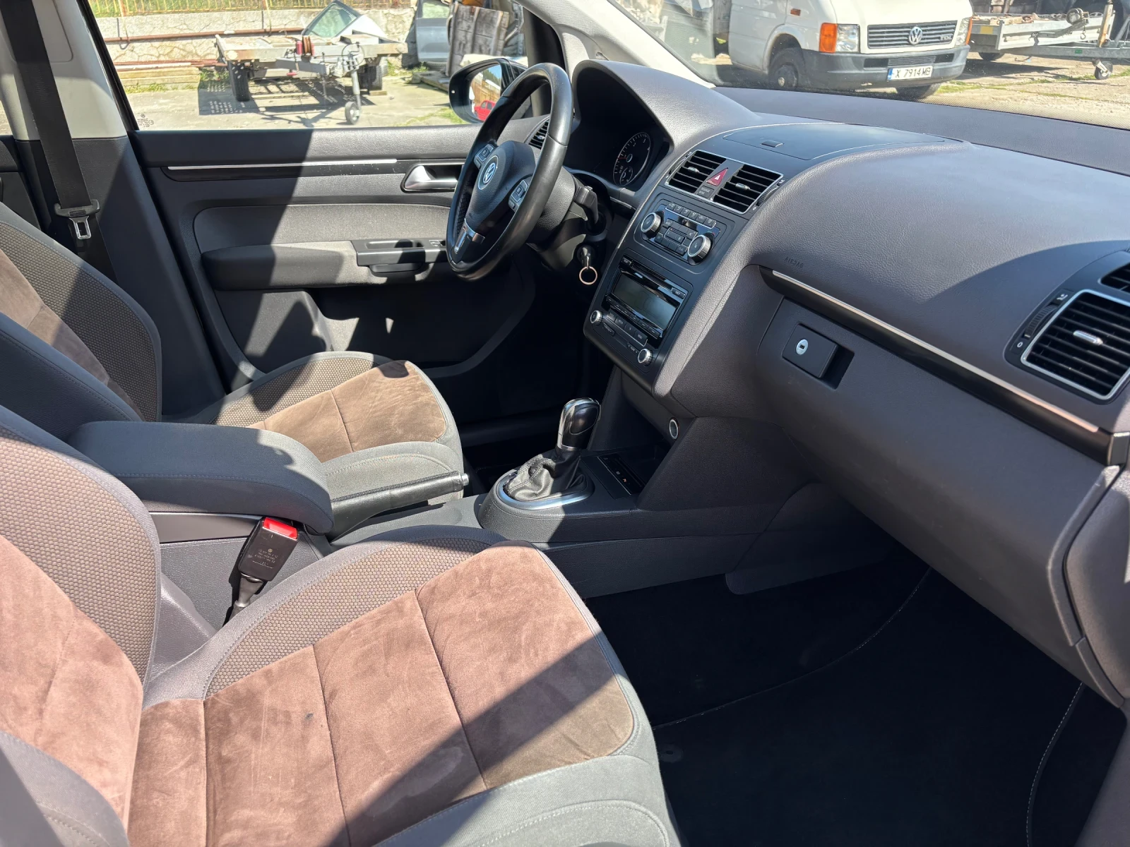 VW Touran Автомат Панорама Печка Ксенон Лед, снимка 11 - Автомобили и джипове - 53836477