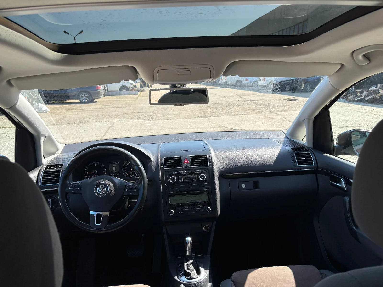 VW Touran Автомат Панорама Печка Ксенон Лед, снимка 10 - Автомобили и джипове - 53836477