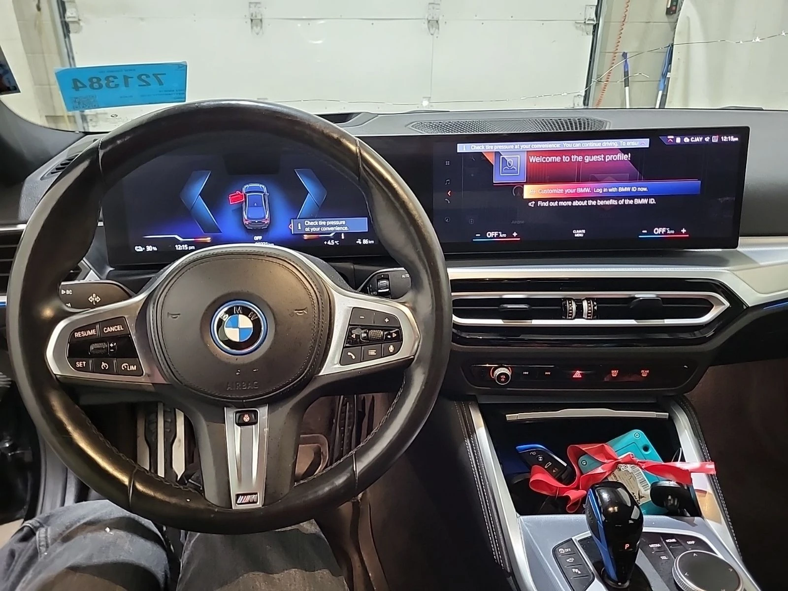 BMW i4 EDRIVE40 С РЕГИСТРАЦИЯ & АВТО КРЕДИТ, снимка 8 - Автомобили и джипове - 53915383