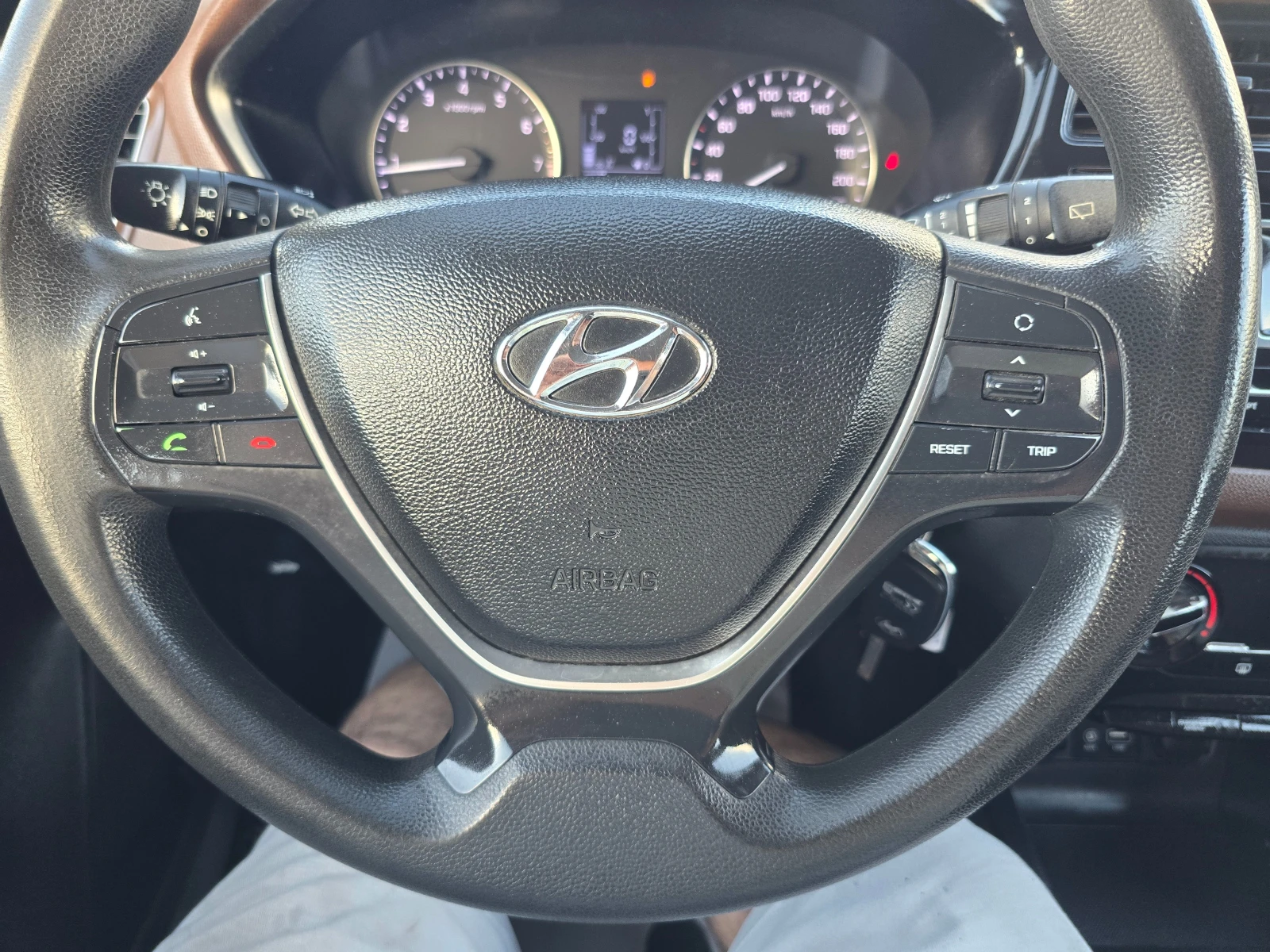 Hyundai I20 1.2i-85k.c-EURO-6, снимка 17 - Автомобили и джипове - 54703338