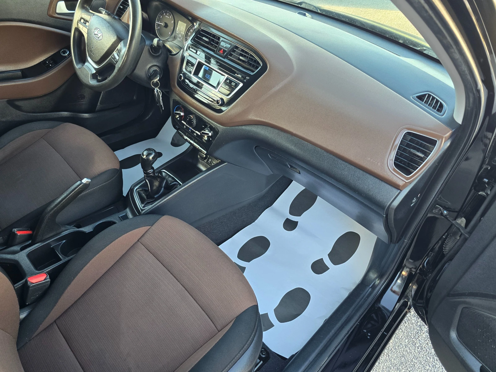 Hyundai I20 1.2i-85k.c-EURO-6, снимка 11 - Автомобили и джипове - 54703338