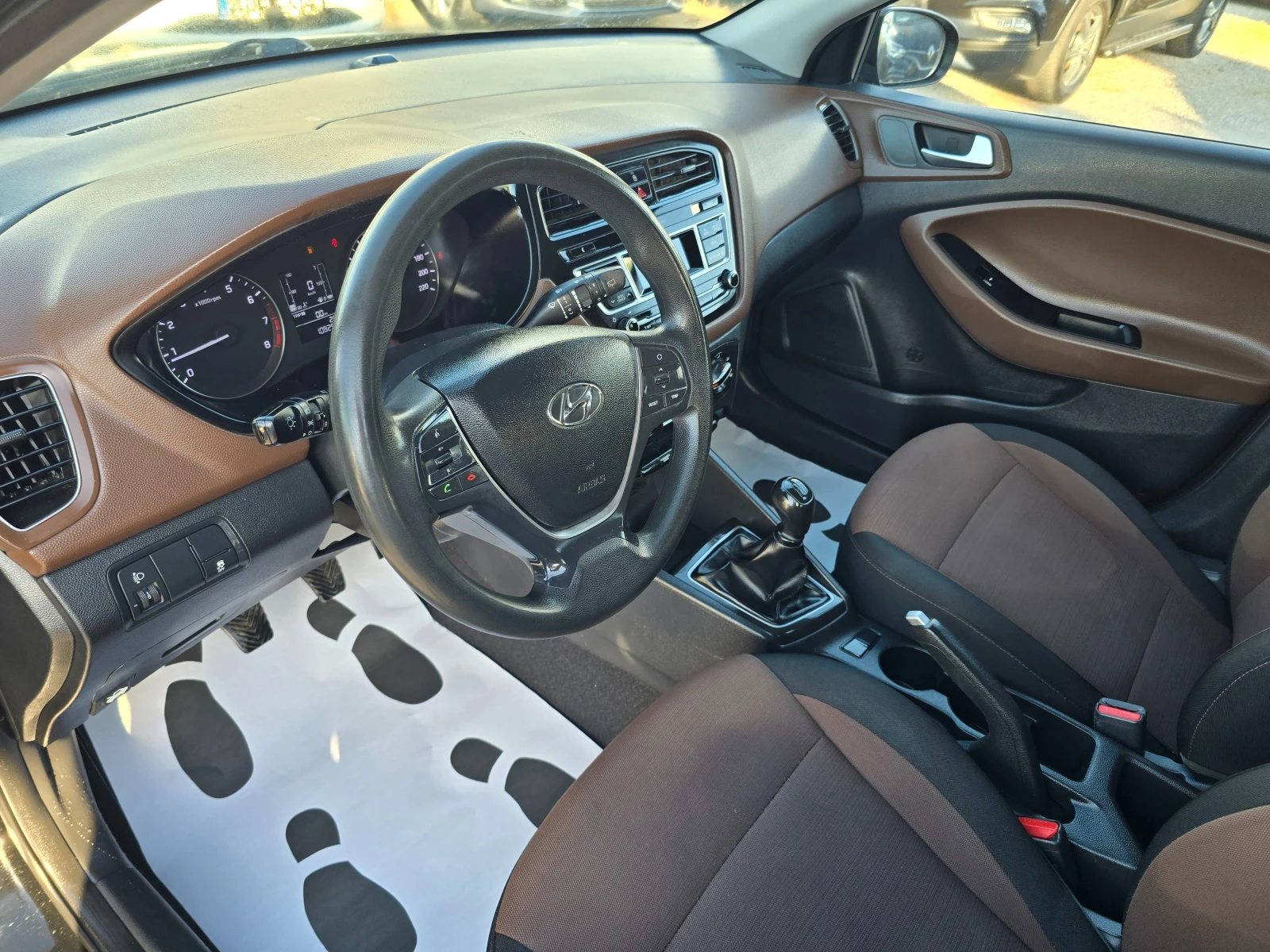 Hyundai I20 1.2i-85k.c-EURO-6, снимка 9 - Автомобили и джипове - 54703338