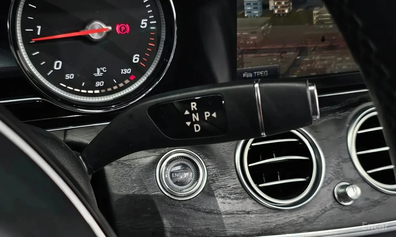 Mercedes-Benz E 220 * ФИКСИРАНА ЦЕНА С ВСИЧКИ ТАКСИ ДО БЪЛГАРИЯ * , снимка 9 - Автомобили и джипове - 55988693