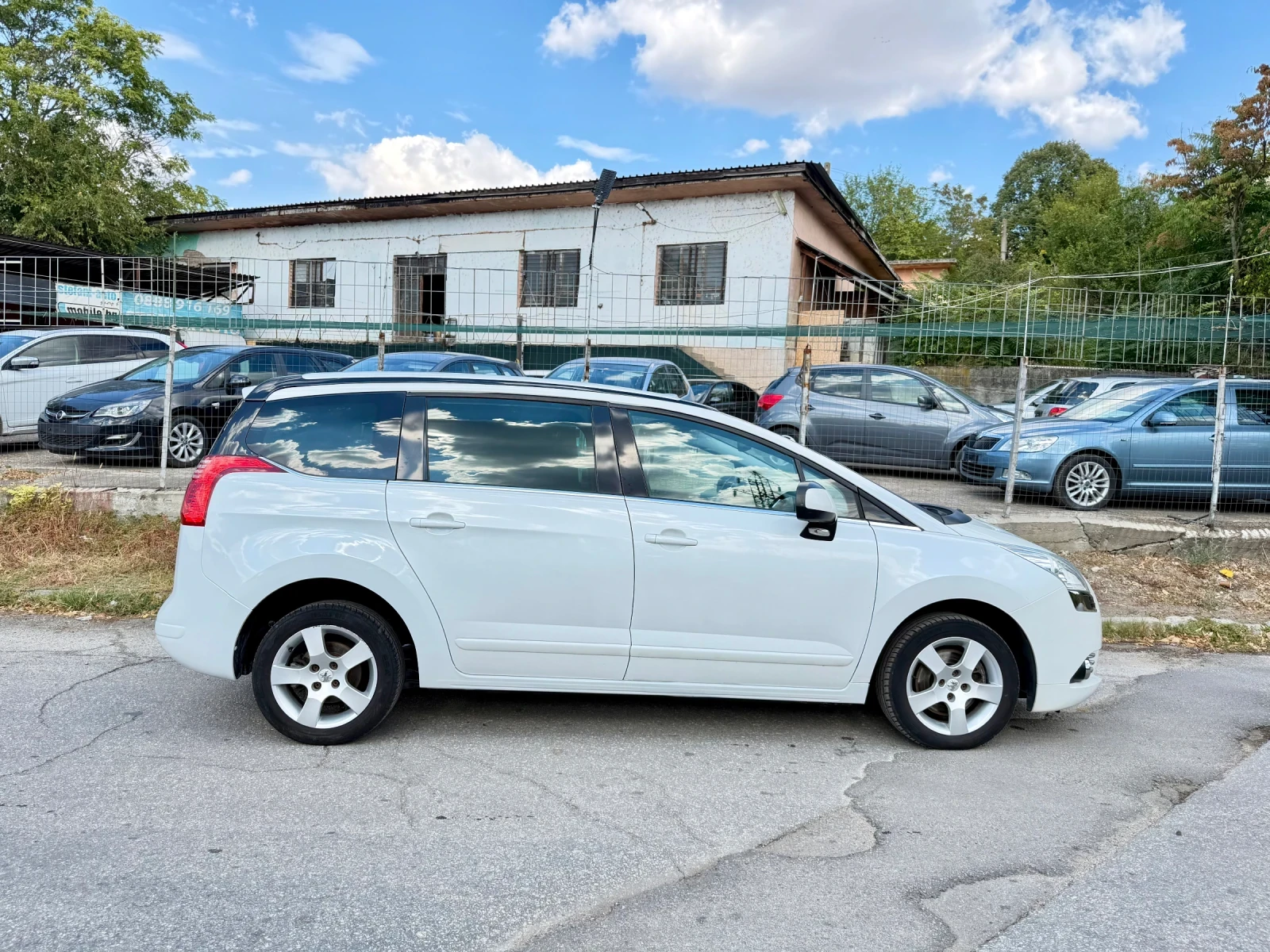 Peugeot 5008 2.0HDI!!Швейцария!7места!Стъклен таван!, снимка 7 - Автомобили и джипове - 56257663