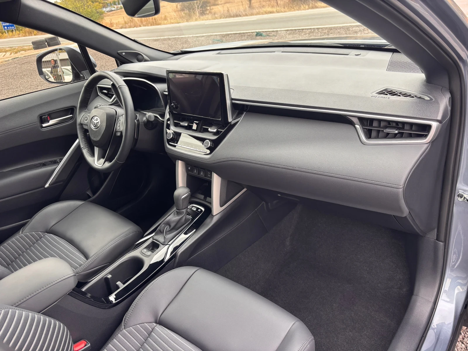 Toyota Corolla Cross 8400км !!!, снимка 9 - Автомобили и джипове - 56583986