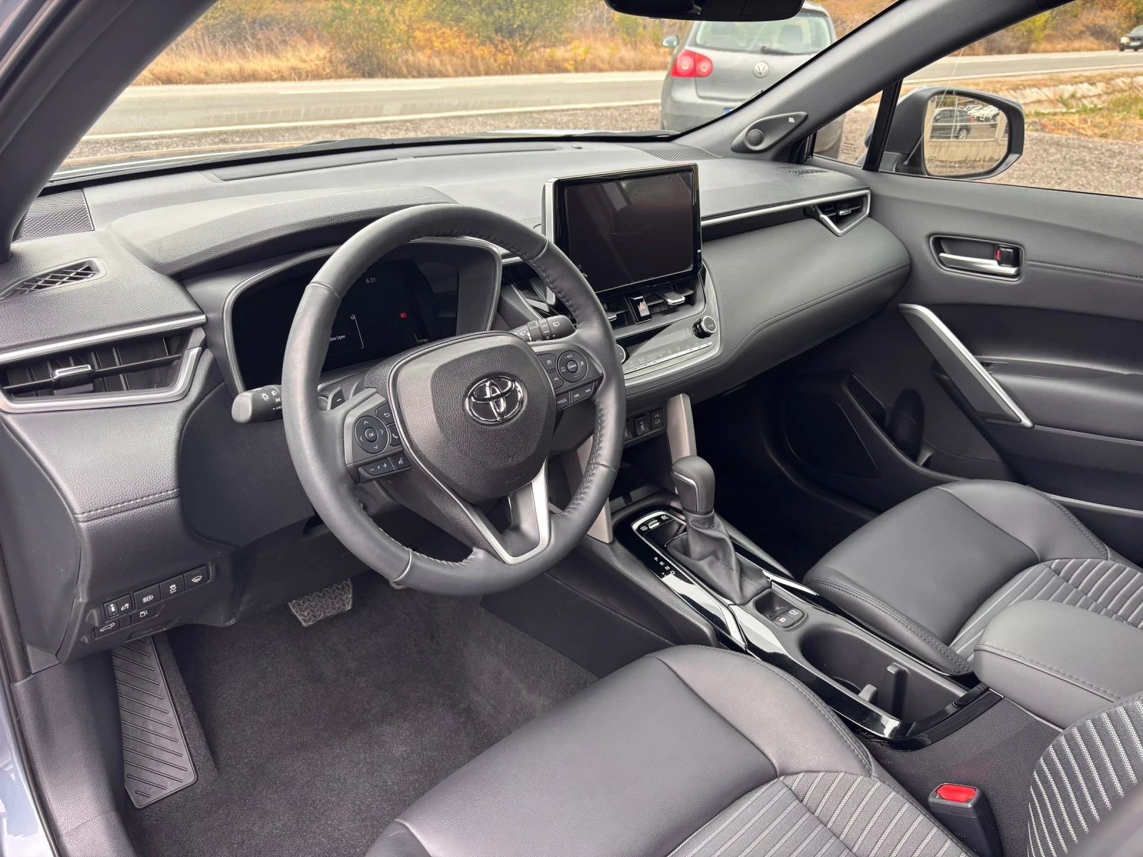 Toyota Corolla Cross 8400км !!!, снимка 12 - Автомобили и джипове - 56583986