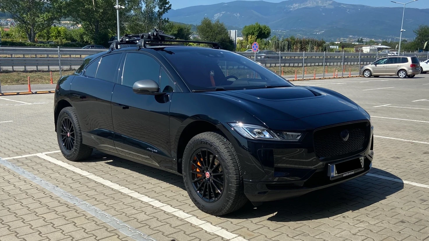 Jaguar I-Pace EV400 AWD перфектна/обслужена/гаранция до 2027 - изображение 3