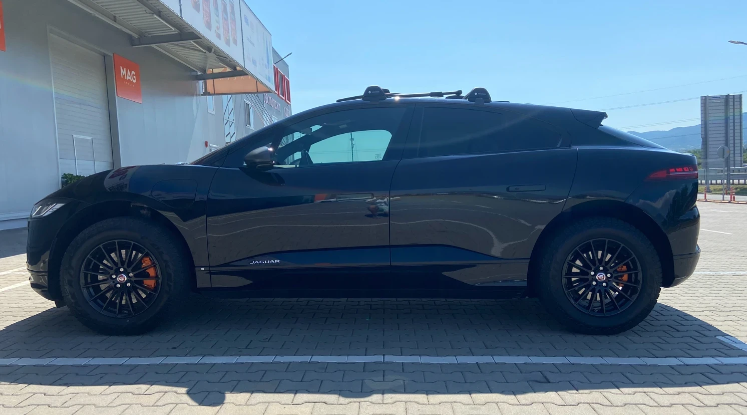 Jaguar I-Pace EV400 AWD перфектна/обслужена/гаранция до 2027 - изображение 4