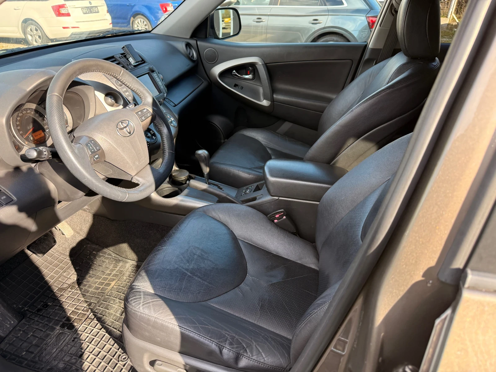 Toyota Rav4 2.0D4D FACE AUTOMATIC KAMERA - изображение 8