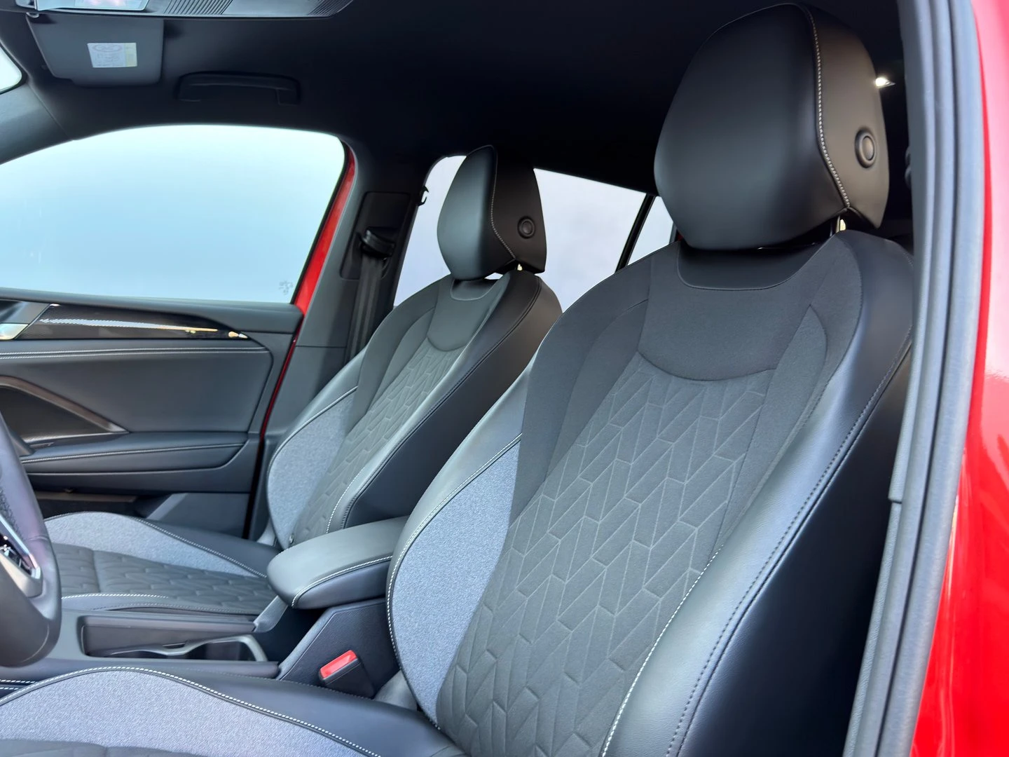 VW Tiguan Life 2.0 TDI SCR DSG - изображение 9