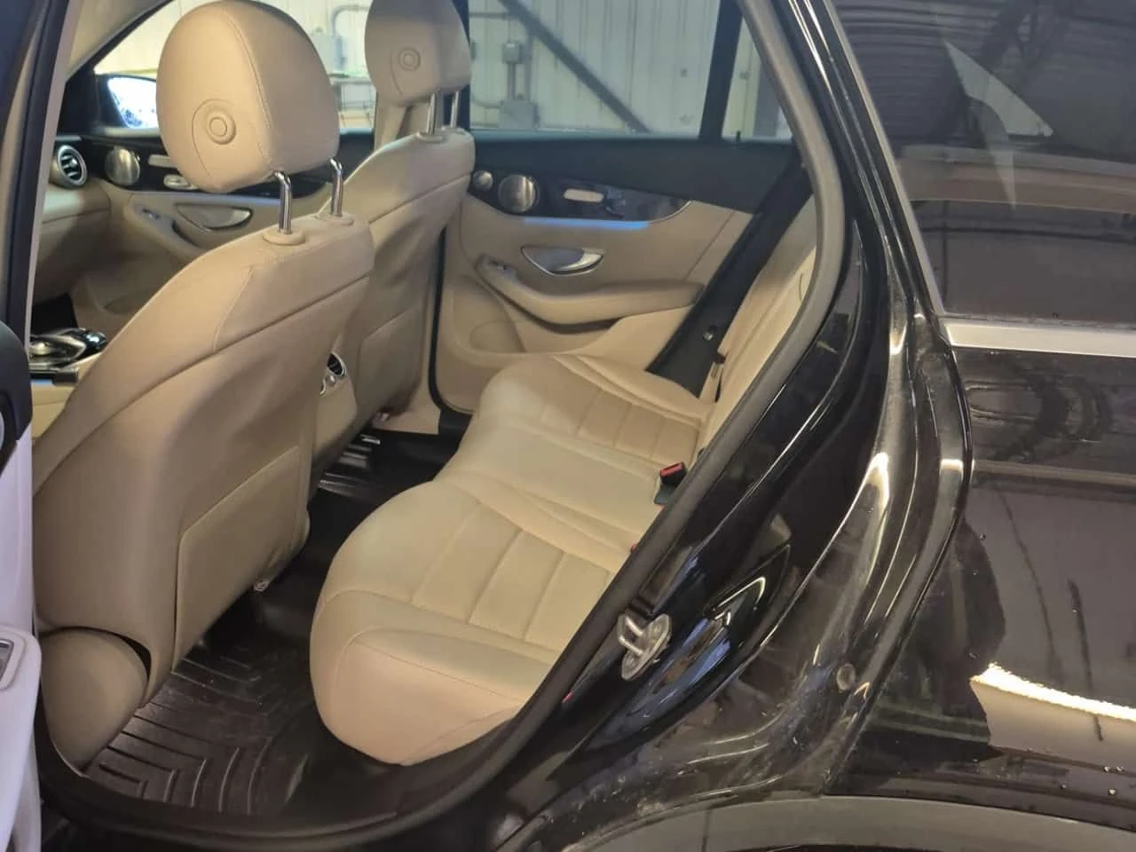 Mercedes-Benz GLC 300 * CARFAX * 2 КЛЮЧА * ШИБИДАХ * ПОДГРЕВИ * , снимка 12 - Автомобили и джипове - 54214043