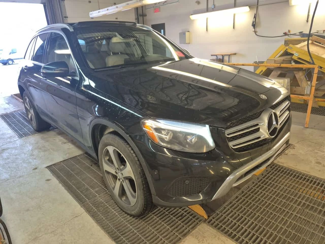 Mercedes-Benz GLC 300 * CARFAX * 2 КЛЮЧА * ШИБИДАХ * ПОДГРЕВИ * , снимка 2 - Автомобили и джипове - 54214043