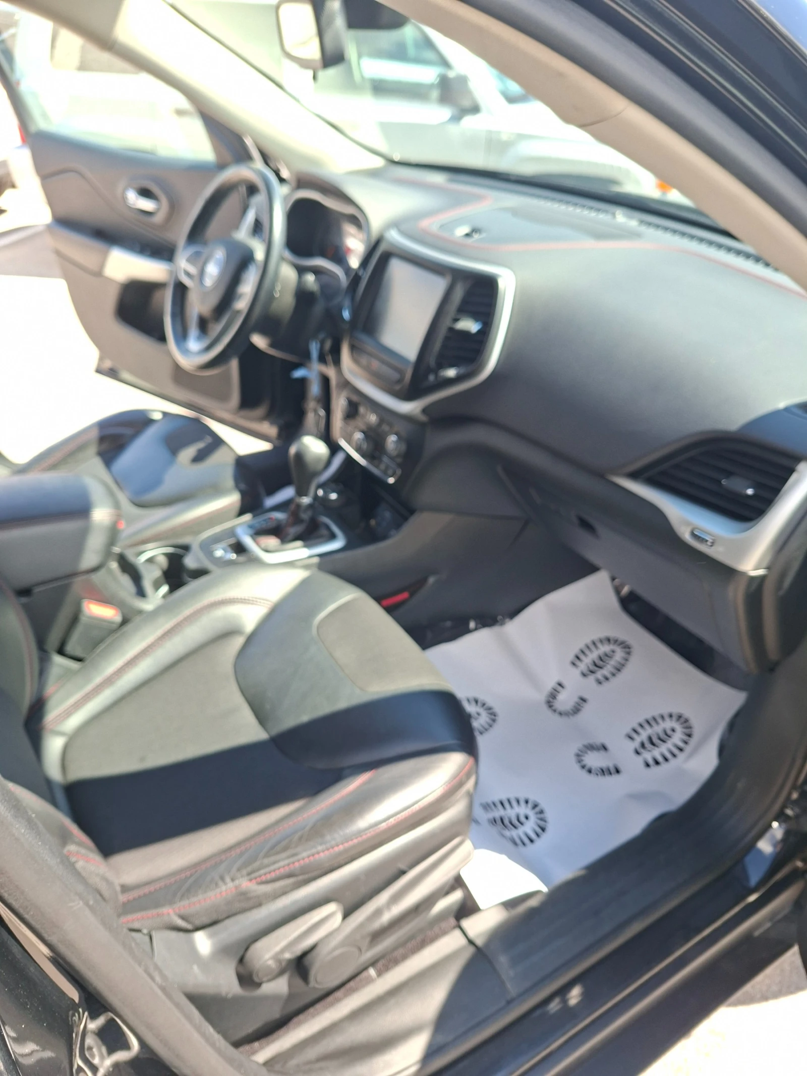 Jeep Cherokee TRAILHAWK 3.2 v6 274hp, снимка 16 - Автомобили и джипове - 54387549
