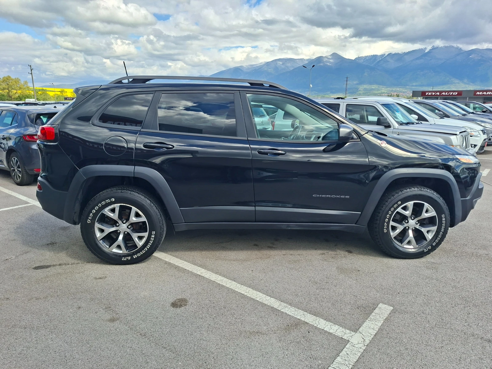 Jeep Cherokee TRAILHAWK 3.2 v6 274hp, снимка 7 - Автомобили и джипове - 54387549