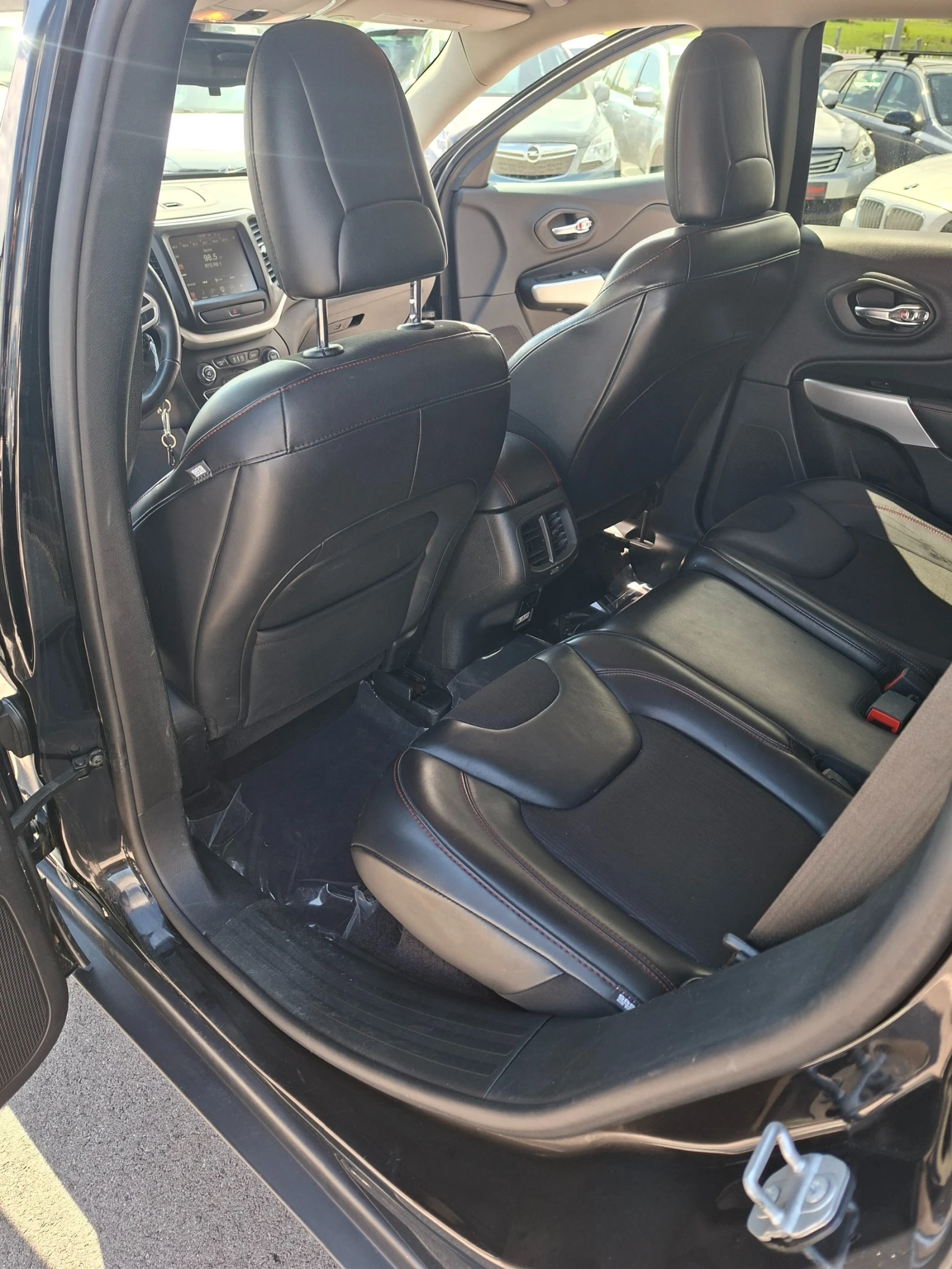 Jeep Cherokee TRAILHAWK 3.2 v6 274hp, снимка 10 - Автомобили и джипове - 54387549