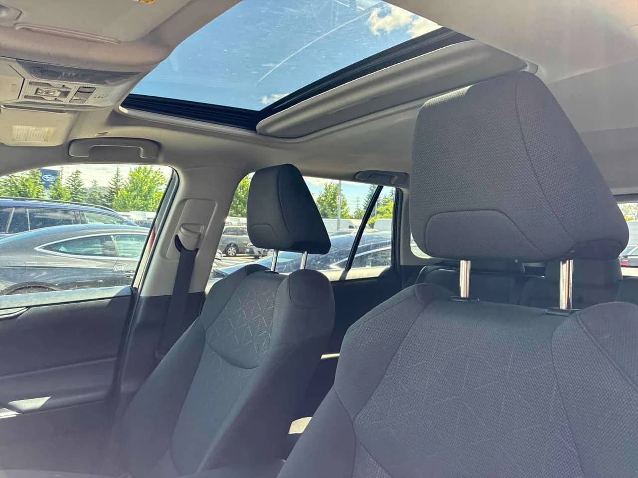 Toyota Rav4 * XLE * АВТОКРЕДИТ БЕЗ ПЪРВОНАЧАЛНА ВНОСКА* , снимка 12 - Автомобили и джипове - 54981782