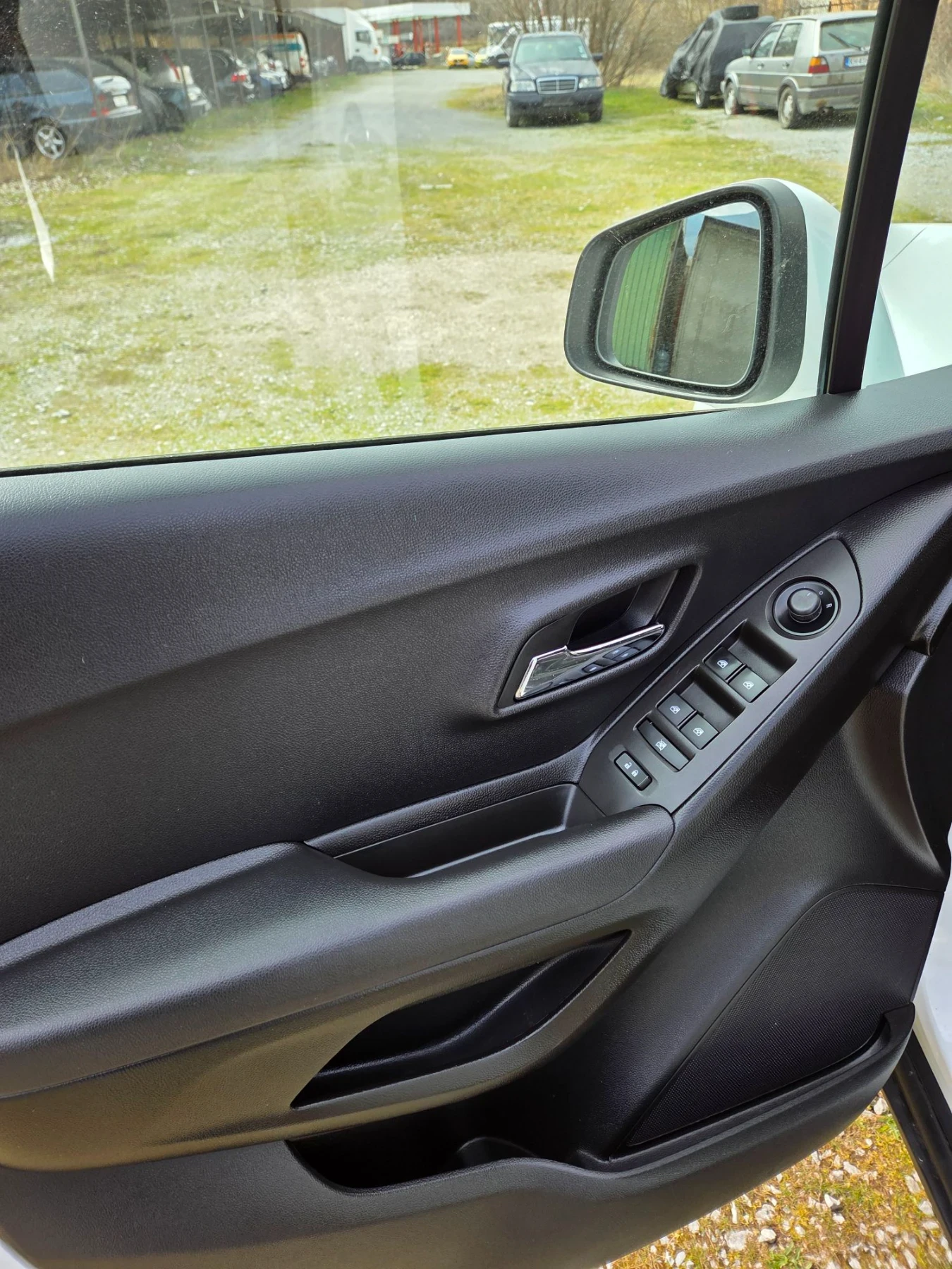 Chevrolet Trax, снимка 12 - Автомобили и джипове - 55551849