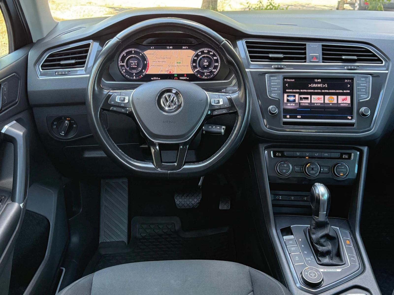 VW Tiguan R line* Full LED* 4x4* Digital* Avtomat, снимка 12 - Автомобили и джипове - 55680691