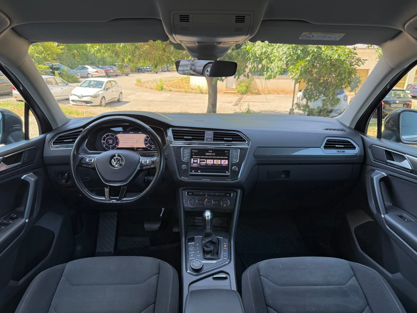 VW Tiguan R line* Full LED* 4x4* Digital* Avtomat, снимка 9 - Автомобили и джипове - 55680691